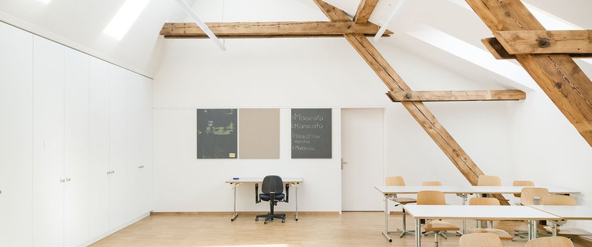 Unterrichtsraum im Dachstock, Foto: ffkb Architekten
