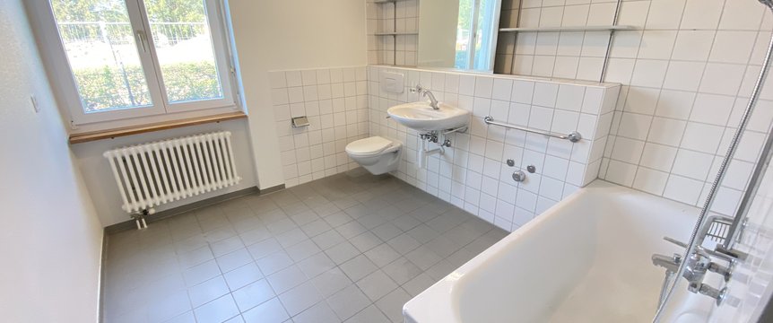 Badezimmer
(Beispielfoto aus baugleicher Wohnung; Abweichungen sind möglich)