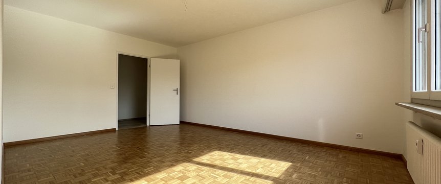 Wohnzimmer
(Beispielfoto aus baugleicher Wohnung, kleinere Abweichungen sind möglich)
