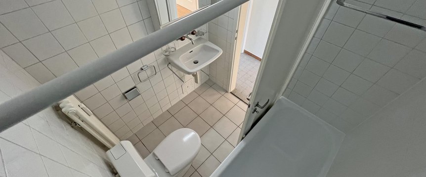 Badezimmer
(Beispielfoto aus baugleicher Wohnung; Abweichungen sind möglich)